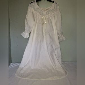 Victoria's Secret Vintage Romantic White 100% Cotton Lawn Nightgown